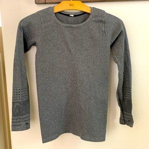 ALO YOGA long sleeved shirt